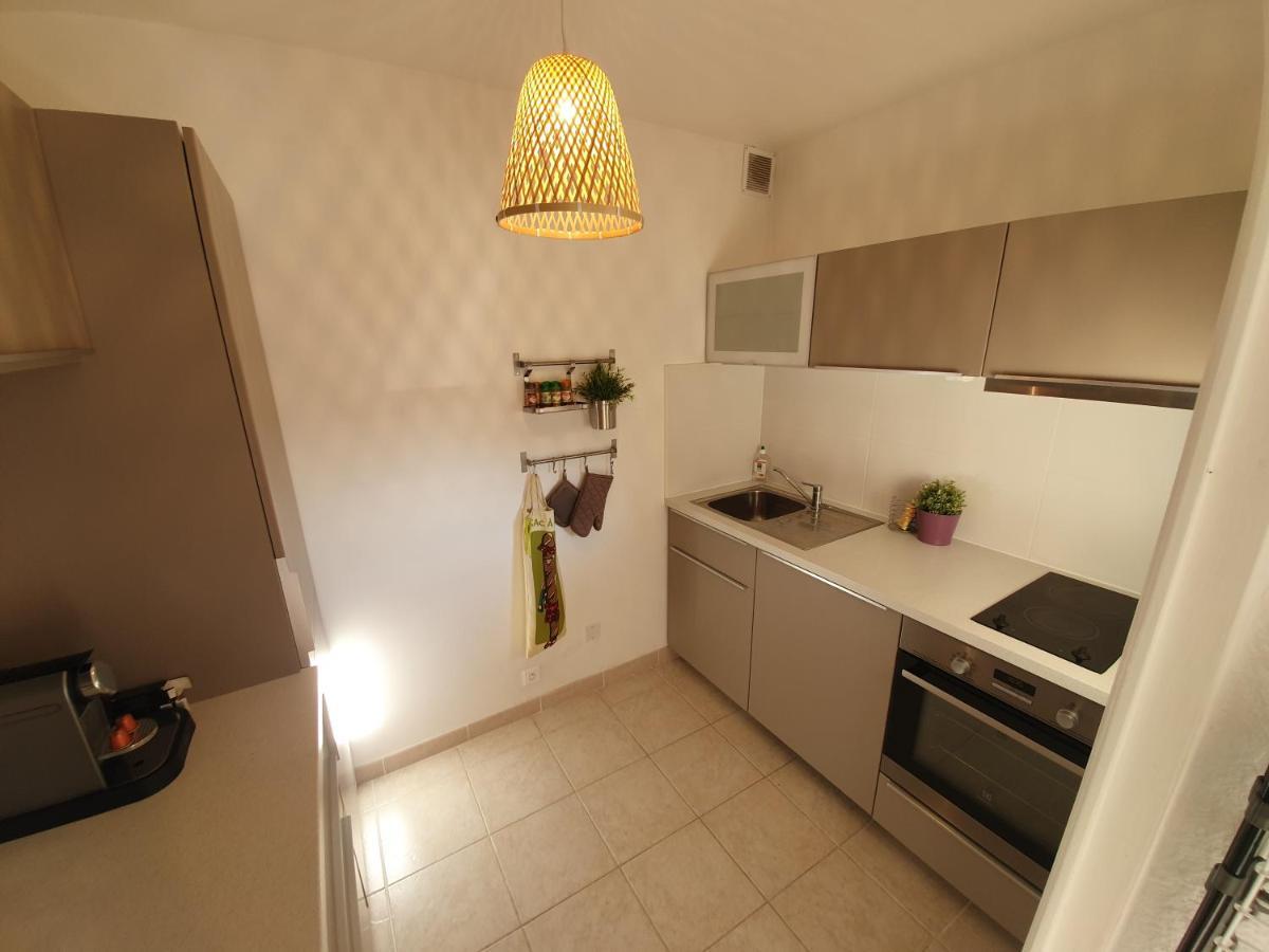 Le Cezanne - Climatise Avec Grande Terrasse Apartment Greoux-les-Bains Bagian luar foto